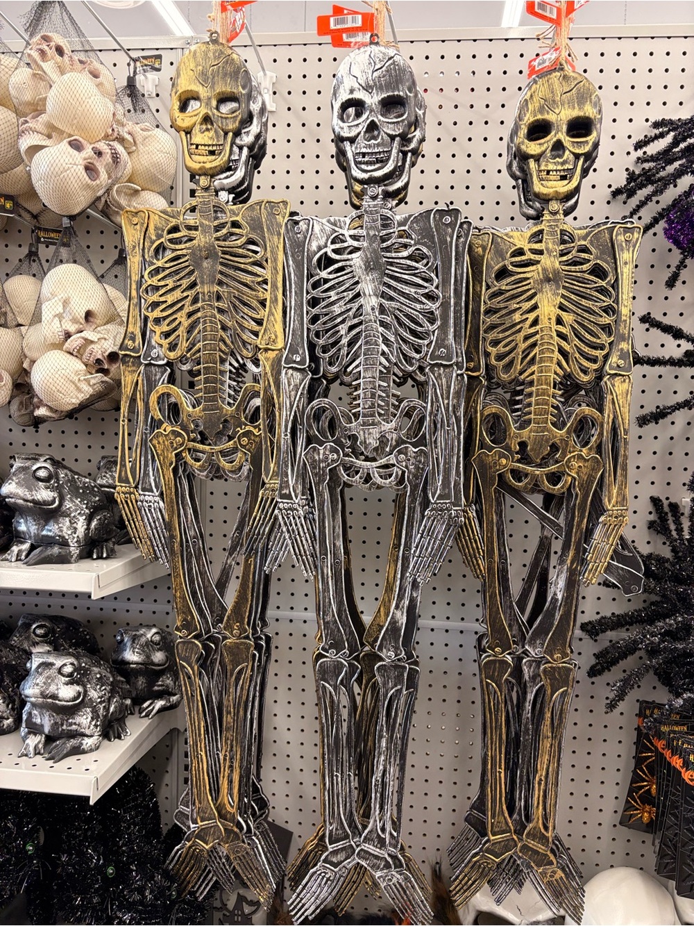 Halloween Skeleton Wall Decor — Black & Gold